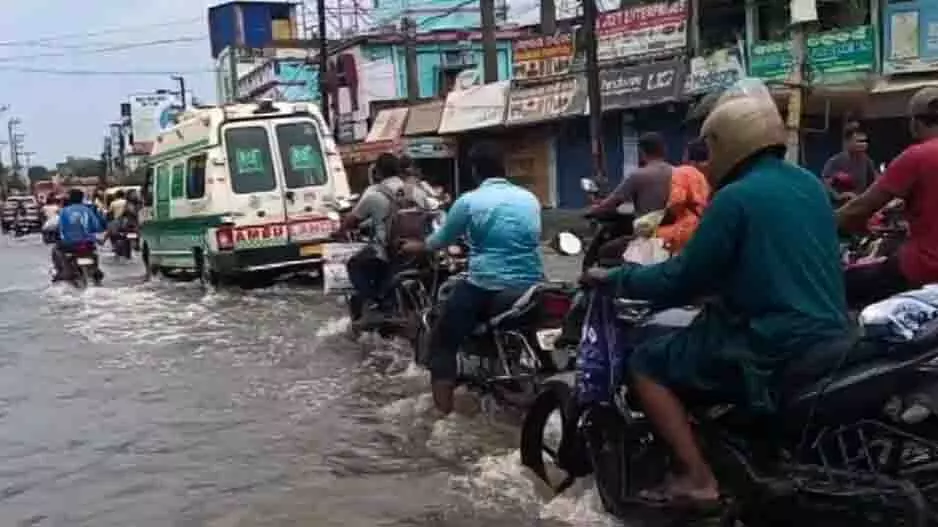Balasore: भारी बारिश से अफरा-तफरी, नुआसाही में सड़कें जलमग्न Balasore: भारी बारिश से अफरा-तफरी, नुआसाही में सड़कें जलमग्न