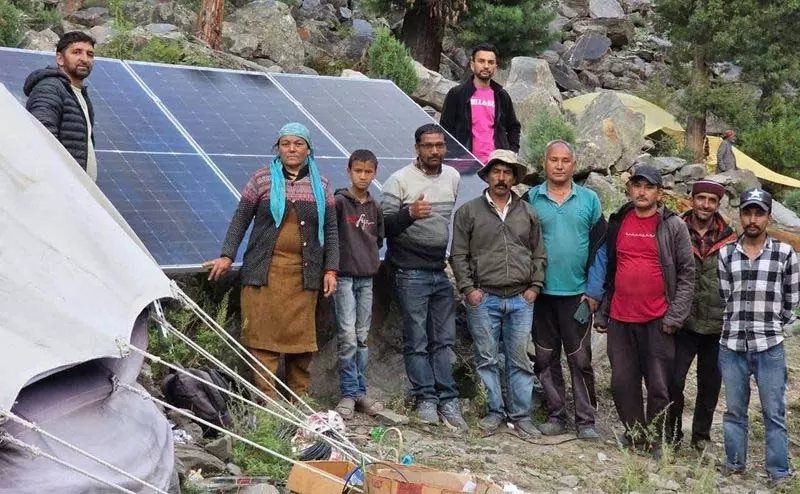 Lahaul-Spiti जिले के बाढ़ प्रभावित मियार गांव में बिजली आपूर्ति से राहत, सड़कें बहाल नहीं Lahaul-Spiti जिले के बाढ़ प्रभावित मियार गांव में बिजली आपूर्ति से राहत, सड़कें बहाल नहीं