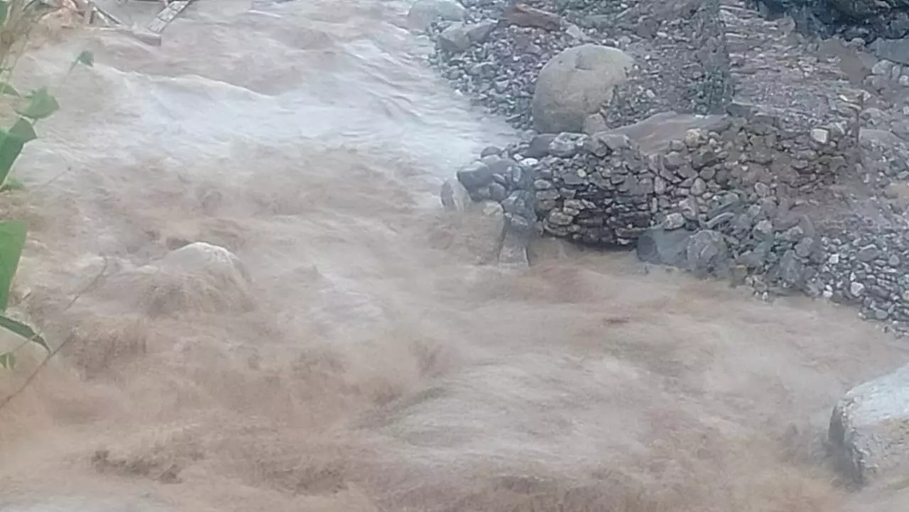 Rudraprayag: बरसात का कहर, कई पेयजल प्रोजेक्ट्स प्रभावित Rudraprayag: बरसात का कहर, कई पेयजल प्रोजेक्ट्स प्रभावित