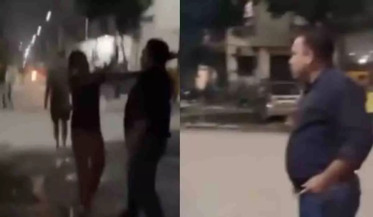 Ghaziabad: महिला को थप्पड़, आवारा कुत्तों को खाना खिलाना बना वजह Ghaziabad: महिला को थप्पड़, आवारा कुत्तों को खाना खिलाना बना वजह