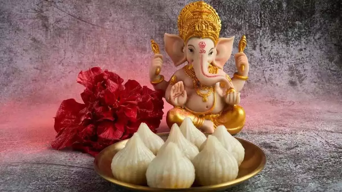 Ganesh Chaturthi 2025: भगवान गणेश को प्रतिदिन अर्पित किए जाने वाले दस भोग Ganesh Chaturthi 2025: भगवान गणेश को प्रतिदिन अर्पित किए जाने वाले दस भोग