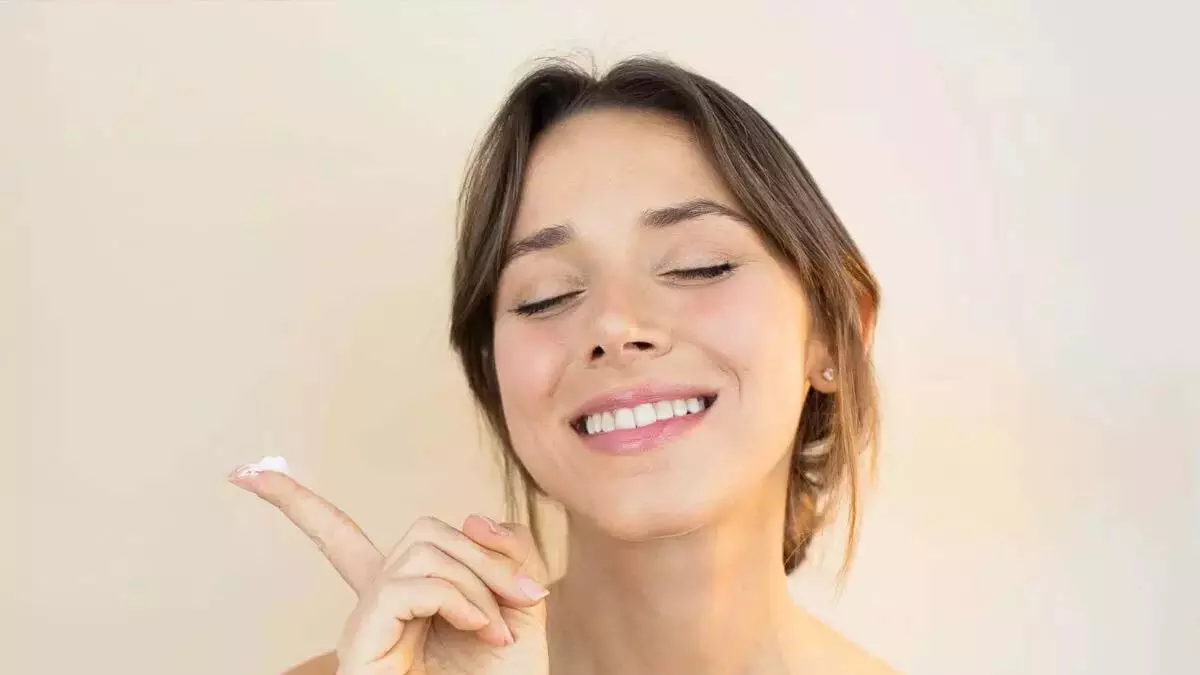 Self-Care त्वचा की देखभाल से कहीं आगे जाती है: मौखिक स्वास्थ्य पर भी समान ध्यान देने की क्यों है आवश्यकता Self-Care त्वचा की देखभाल से कहीं आगे जाती है: मौखिक स्वास्थ्य पर भी समान ध्यान देने की क्यों है आवश्यकता