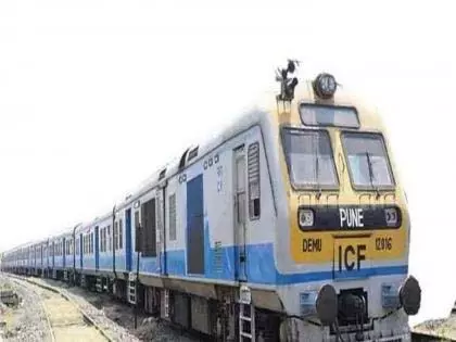 Daund-Kedgaon ट्रेनें बाधित होने से यात्री सदमे में Daund-Kedgaon ट्रेनें बाधित होने से यात्री सदमे में