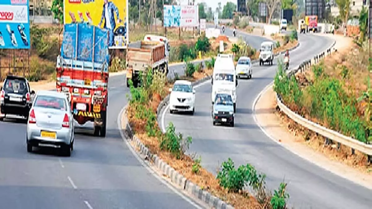 Bengaluru-चेन्नई एक्सप्रेसवे का उद्घाटन 2026 में होगा Bengaluru-चेन्नई एक्सप्रेसवे का उद्घाटन 2026 में होगा