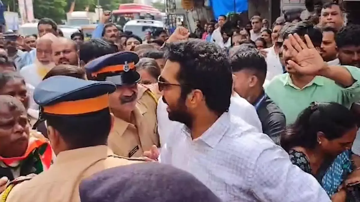 शहरी स्कूल निजी फाउंडेशन को सौंपने के विरोध में कांग्रेस का प्रदर्शन, पुलिस ने किया लाठीचार्ज शहरी स्कूल निजी फाउंडेशन को सौंपने के विरोध में कांग्रेस का प्रदर्शन, पुलिस ने किया लाठीचार्ज