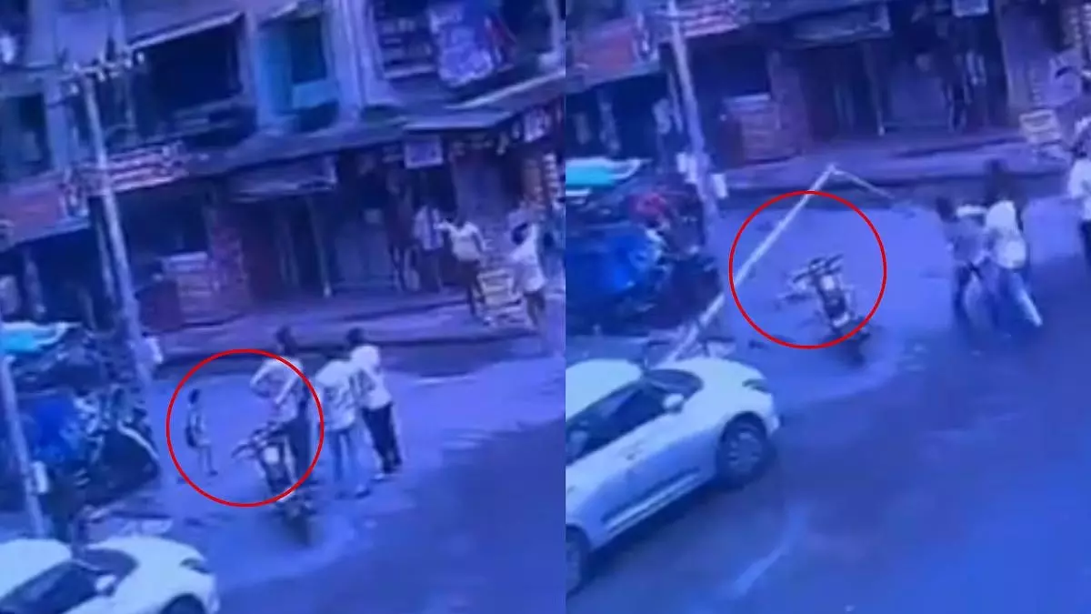 वसई में बड़ा हादसा टला, स्कूली बच्चे पर गिरा बिजली का खंभा, CCTV में कैद वसई में बड़ा हादसा टला, स्कूली बच्चे पर गिरा बिजली का खंभा, CCTV में कैद
