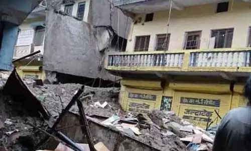 थराली में भी बादल फटा, मलबे से पटा पूरा गांव थराली में भी बादल फटा, मलबे से पटा पूरा गांव