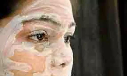 Beauty Tips: बेसन से घर पर बनाएं आसान फेस पैक, चेहरे को मिलेंगे कई फायदे Beauty Tips: बेसन से घर पर बनाएं आसान फेस पैक, चेहरे को मिलेंगे कई फायदे