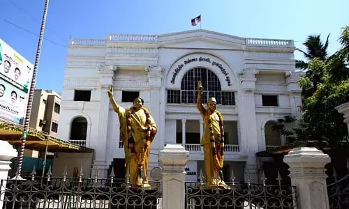 30 अगस्त को AIADMK जिला सचिवों की बैठक