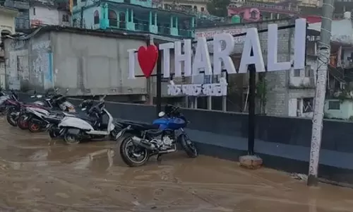 उत्तराखंड: चमोली के थराली में बादल फटने से भारी तबाही, सीएम धामी बोले- स्थिति पर नजर