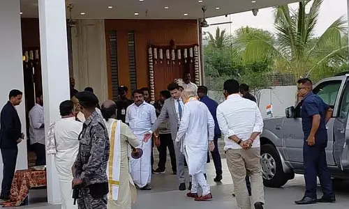Tamil Nadu: नैनार नागेंद्रन ने अमित शाह के लिए चाय पार्टी की मेजबानी की Tamil Nadu: नैनार नागेंद्रन ने अमित शाह के लिए चाय पार्टी की मेजबानी की