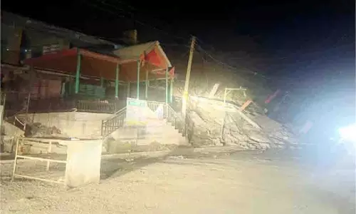 Mandi: एनएच-305 पर तीन मंजिला इमारत ढही, भारी वाहनों के लिए यातायात बंद Mandi: एनएच-305 पर तीन मंजिला इमारत ढही, भारी वाहनों के लिए यातायात बंद