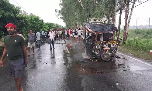 8 लोगों की मौत, कई लोग घायल भी, ऐसे हुआ बड़ा हादसा 8 लोगों की मौत, कई लोग घायल भी, ऐसे हुआ बड़ा हादसा