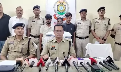 रिटायर कर्मचारी से 12 लाख की ठगी, तीन फ्रॉड गिरफ्तार रिटायर कर्मचारी से 12 लाख की ठगी, तीन फ्रॉड गिरफ्तार