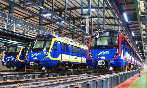 Mumbai : मेट्रो लाइन 2A और 7 पर प्रतिदिन रिकॉर्ड 3.34 लाख यात्री, दो महीनों में 13 बार अधिकतम यात्री Mumbai : मेट्रो लाइन 2A और 7 पर प्रतिदिन रिकॉर्ड 3.34 लाख यात्री, दो महीनों में 13 बार अधिकतम यात्री
