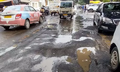 Mumbai : मंत्री ने गणेशोत्सव 2025 से पहले गड्ढों को ठीक करने के लिए 72 घंटे की समय सीमा दी