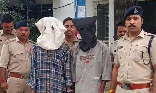 MP : इंदौर में सेवानिवृत्त न्यायाधीश के बेटे के बंगले में चोरी के आरोप में टांडा के दो लोग गिरफ्तार MP : इंदौर में सेवानिवृत्त न्यायाधीश के बेटे के बंगले में चोरी के आरोप में टांडा के दो लोग गिरफ्तार