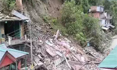 Himachal: जमीन धंसने से दहशत, 30 कमरों का मकान जमींदोज