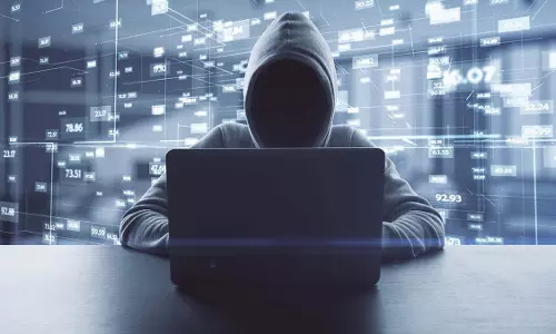 विदेश में पढ़ रही युवती से साइबर स्टॉकिंग और ब्लैकमेल का मामला, पुलिस ने दर्ज किया केस