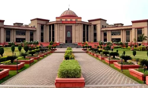 मरीज को महिला गार्ड ने लगाया इंजेक्शन, हाईकोर्ट ने लिया स्वत: संज्ञान