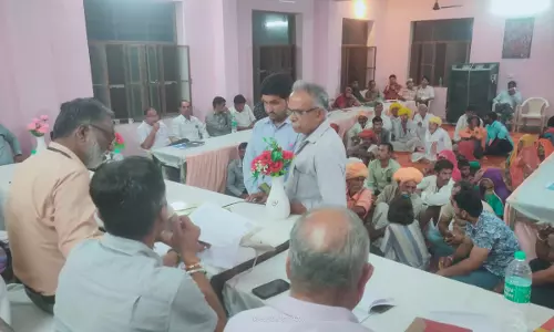 Ajmer: कलेक्टर ने अधिकारियों को दिए आमजन की समस्याओं के निस्तारण के निर्देश Ajmer: कलेक्टर ने अधिकारियों को दिए आमजन की समस्याओं के निस्तारण के निर्देश