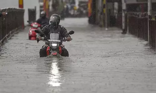 झारखंड में सामान्य जनजीवन अस्तव्यस्त: भारी बारिश से 5 लोगों की मौत झारखंड में सामान्य जनजीवन अस्तव्यस्त: भारी बारिश से 5 लोगों की मौत