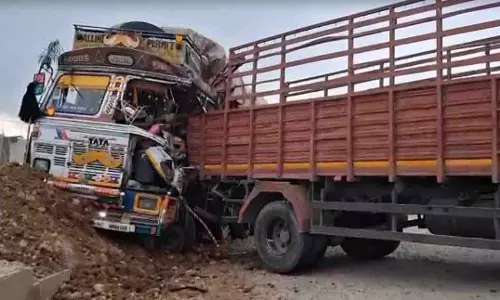 Jammu-Kashmir: नेशनल हाईवे पर दिल दहला देने वाला हादसा Jammu-Kashmir: नेशनल हाईवे पर दिल दहला देने वाला हादसा