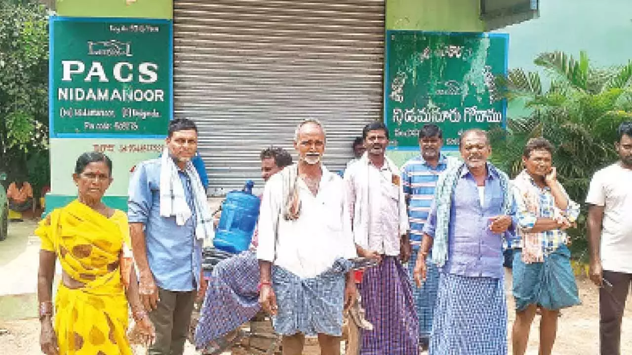 Telangana :  निदमनूर में 10 दिनों से यूरिया का स्टॉक नहीं