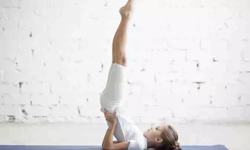 Yoga Tips: पहली बार करने जा रहें योगासन तो भूल से भी न करें ये गलतियां