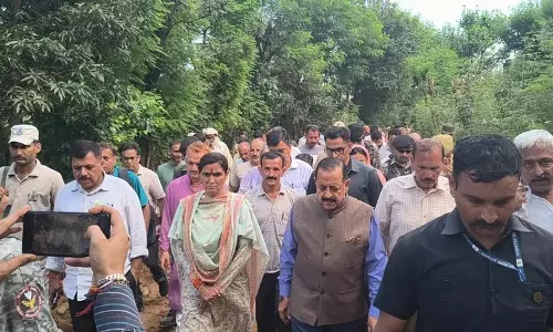 बादल फटने के बाद कठुआ पहुंचे जितेंद्र सिंह, बोले- पुनर्वास पर 150 करोड़ खर्च