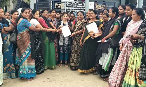 Karnataka : आंगनवाड़ी कार्यकर्ताओं द्वारा मनाया गया काला दिवस