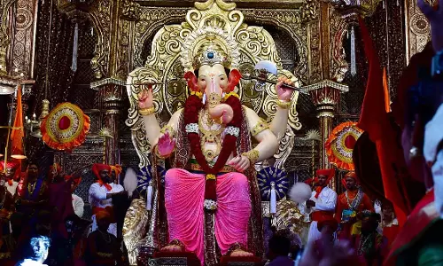 Ganeshotsav 2025: लालबागचा राजा मंडल ने श्रद्धालुओं को फर्जी VIP दर्शन पास के खिलाफ चेतावनी दी