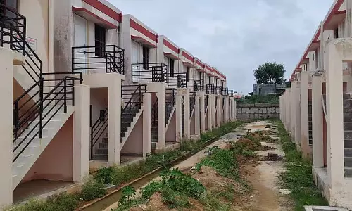 Bangarpet : आवास परियोजना का काम बीच में ही रुका Bangarpet : आवास परियोजना का काम बीच में ही रुका