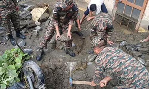 उत्तराखंड में बादल फटने से 2 लोग लापता : सेना बचाव अभियान पर उत्तराखंड में बादल फटने से 2 लोग लापता : सेना बचाव अभियान पर