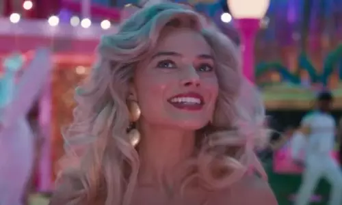 Margot Robbie ने मातृत्व की खुशी साझा की, इसे अद्भुत बताया