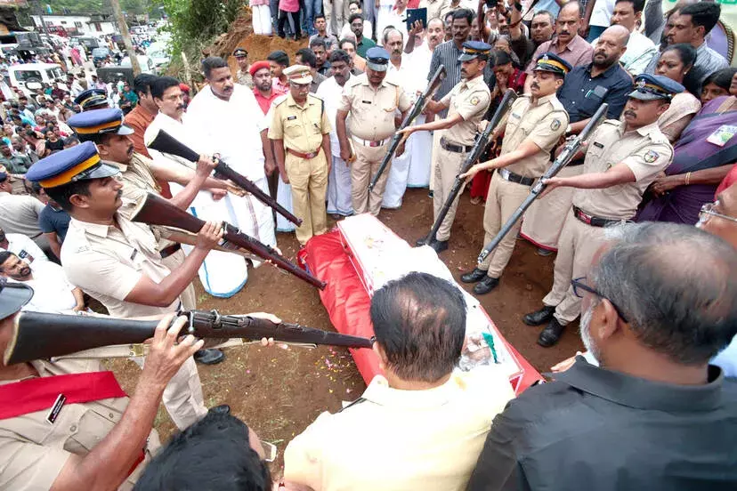 Kerala: वज़ूर सोमन का अंतिम संस्कार: हज़ारों लोगों ने वरिष्ठ नेता को श्रद्धांजलि दी