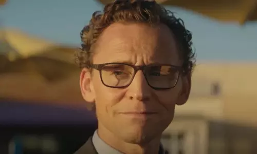 Tom Hiddleston इंटरव्यू के दौरान टेलर स्विफ्ट के ज़िक्र से हैरान Tom Hiddleston इंटरव्यू के दौरान टेलर स्विफ्ट के ज़िक्र से हैरान