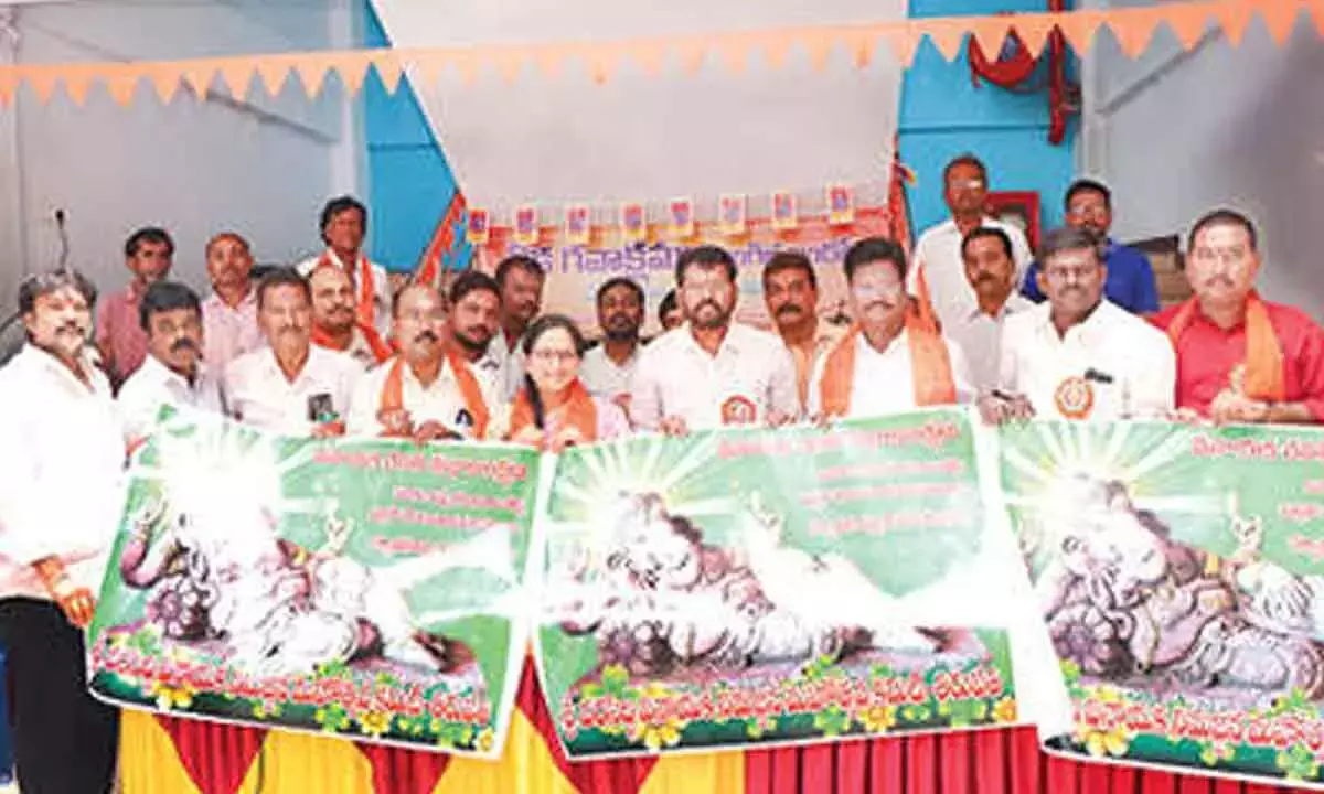 Andhra Pradesh : प्लास्टिक और रासायनिक रंगों को न कहें मेयर डॉ. आर सिरिशा Andhra Pradesh : प्लास्टिक और रासायनिक रंगों को न कहें मेयर डॉ. आर सिरिशा
