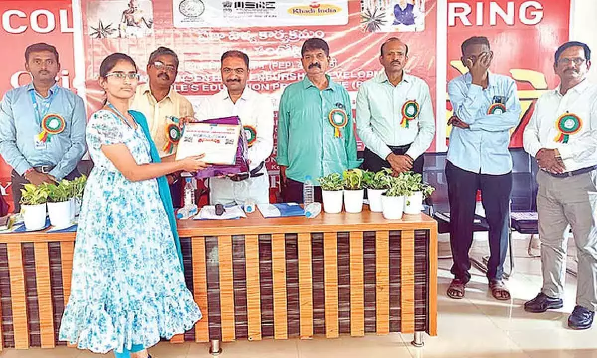 Andhra Pradesh : जन शिक्षा कार्यक्रम पर संगोष्ठी आयोजित
