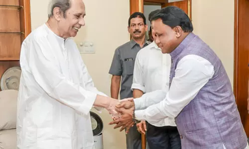 ओडिशा: सीएम मोहन चरण माझी ने की नवीन पटनायक से मुलाकात, स्वास्थ्य के बारे में ली जानकारी ओडिशा: सीएम मोहन चरण माझी ने की नवीन पटनायक से मुलाकात, स्वास्थ्य के बारे में ली जानकारी