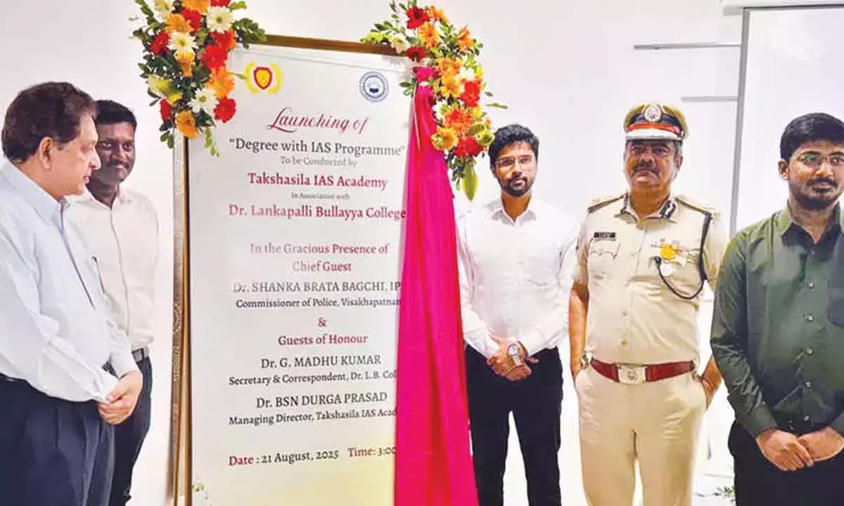 Andhra Pradesh : अनुशासन और दृढ़ संकल्प सिविल सेवा में सफलता की कुंजी सीपी Andhra Pradesh : अनुशासन और दृढ़ संकल्प सिविल सेवा में सफलता की कुंजी सीपी