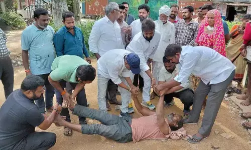 Mahbubnagar में यूरिया का इंतजार करते हुए किसान की मौत