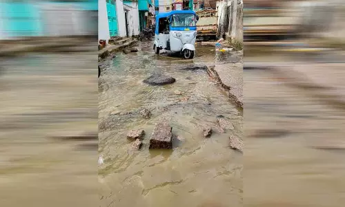 भारी बारिश के बाद शहर में Sewage ओवरफ्लो की समस्या, निवासियों ने बदबू से राहत की गुहार लगाई भारी बारिश के बाद शहर में Sewage ओवरफ्लो की समस्या, निवासियों ने बदबू से राहत की गुहार लगाई