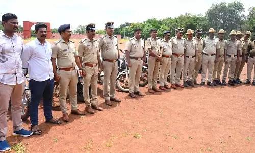 बीदर जिला पुलिस ने पांच मामलों का खुलासा किया: 13 बाइक जब्त; 9 लोग गिरफ्तार बीदर जिला पुलिस ने पांच मामलों का खुलासा किया: 13 बाइक जब्त; 9 लोग गिरफ्तार