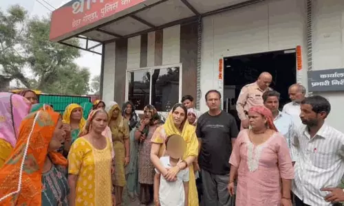महिला की संदिग्ध मौत, मासूम बेटा बोला– पापा ने मम्मी को जला दिया महिला की संदिग्ध मौत, मासूम बेटा बोला– पापा ने मम्मी को जला दिया