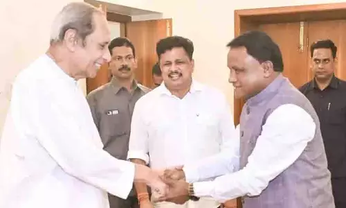CM मोहन माझी ने नवीन पटनायक से स्वास्थ्य पूछताछ की