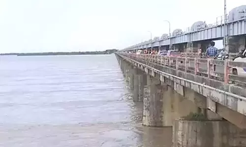 Andhra : कृष्णा और गोदावरी नदियों में बाढ़ का स्तर घट रहा है