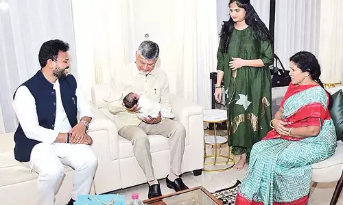 Andhra : चंद्रबाबू नायडू ने केंद्रीय मंत्री के बेटे को दिया आशीर्वाद