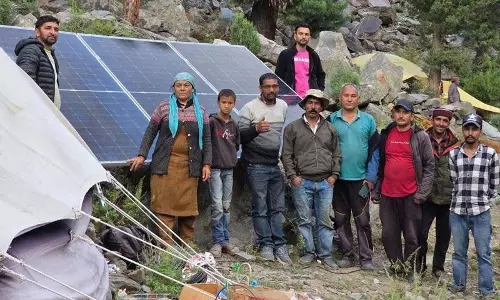 Lahaul-Spiti जिले के बाढ़ प्रभावित मियार गांव में बिजली आपूर्ति से राहत, सड़कें बहाल नहीं
