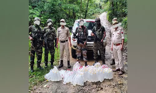असम राइफल्स ने की Manipur के तामेंगलोंग में अवैध शराब बरामद असम राइफल्स ने की Manipur के तामेंगलोंग में अवैध शराब बरामद
